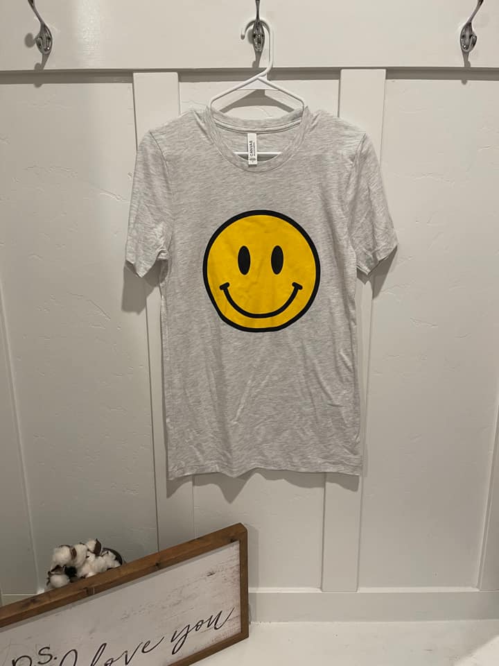 Just Smile Graphic Tee